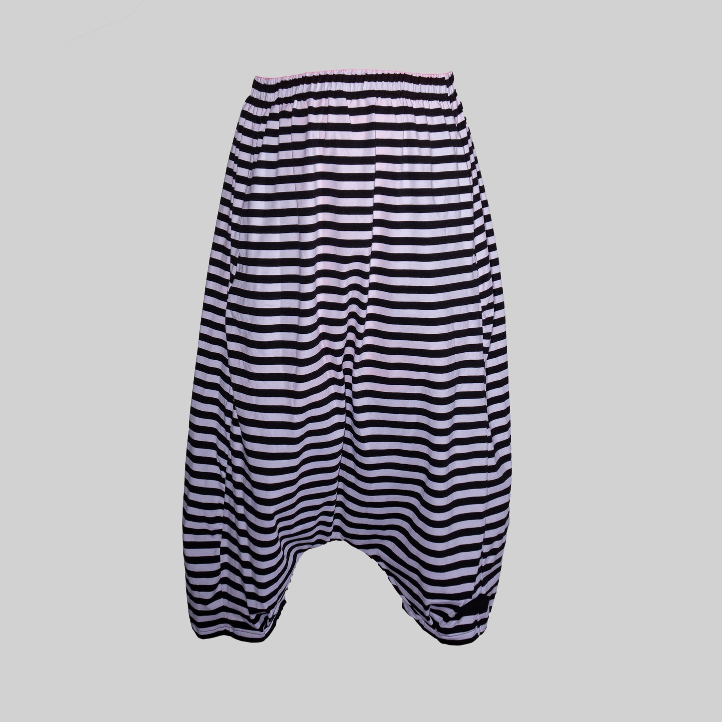 Baggy Pant mit tiefem Schritt – Schwarze Ballonhose mit elastischem Bund