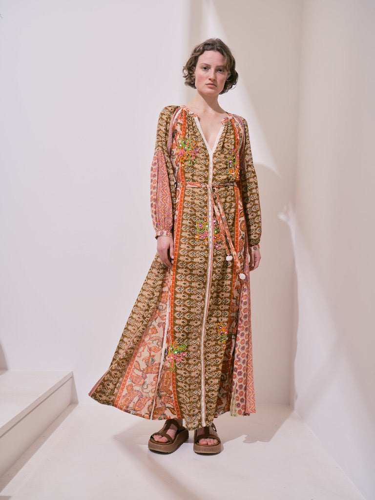 Maxikleid mit orientalischem Print und Stickereien in Braun-Rot - Kleid