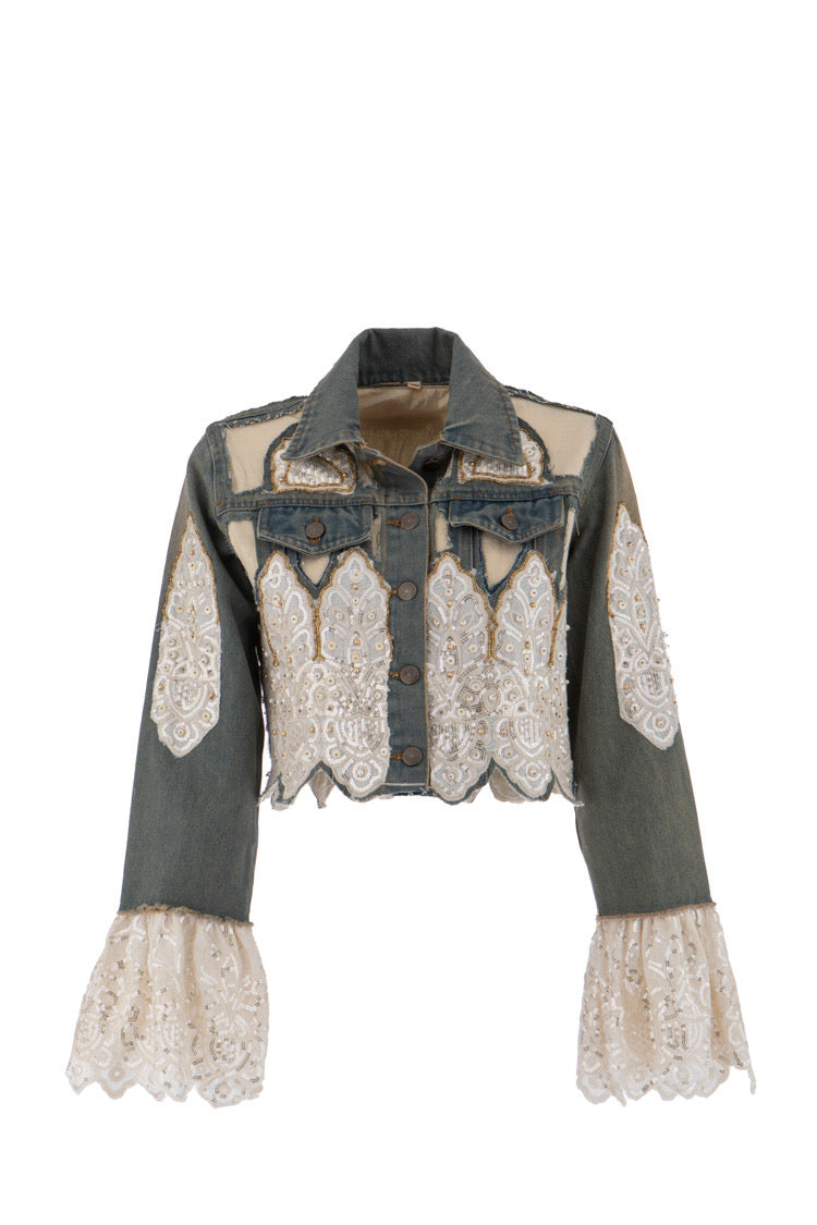 Boho Denim Jacke mit Spitze und Perlenstickerei – Cropped Jeansjacke mit Trompetenärmeln