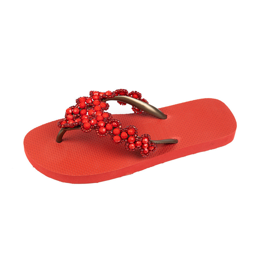 Stylische Chanclas mit handverzierten pinken Perlen – perfekt für Sommer, Strand und feminine Looks.
