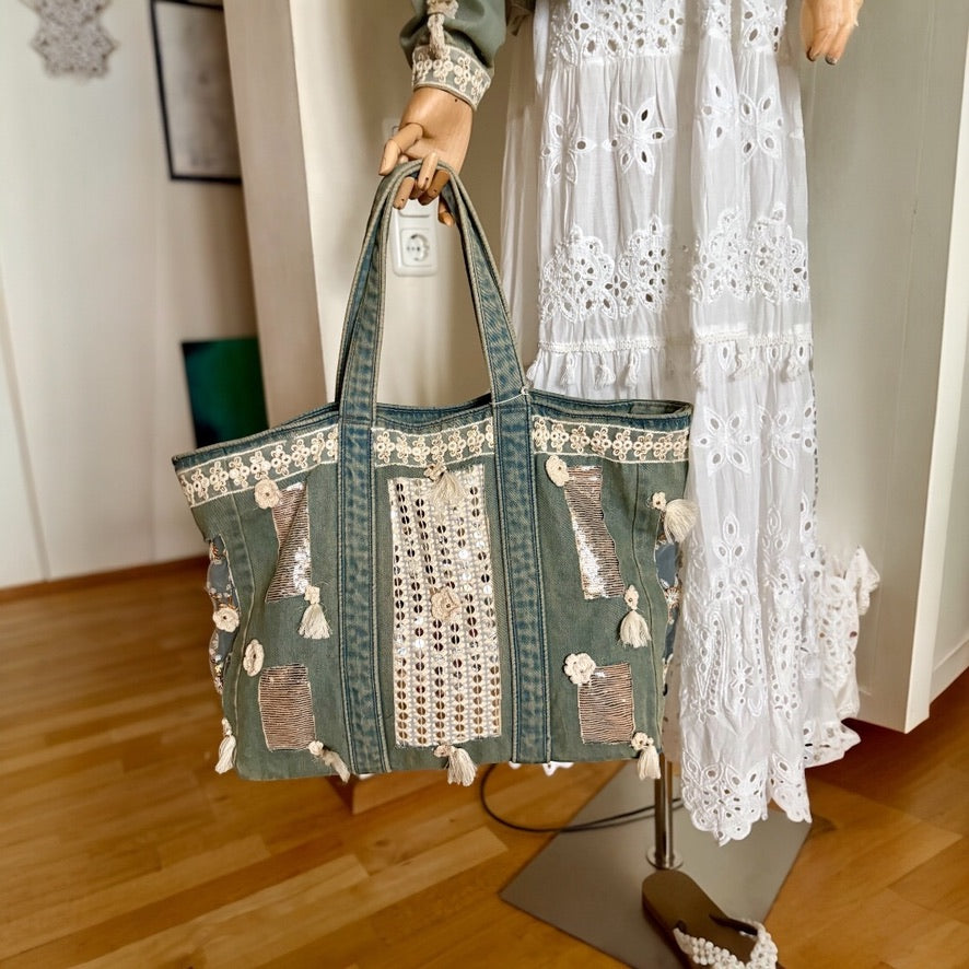 Weißes Maxikleid mit Spitze und Lochstickerei - Kleid