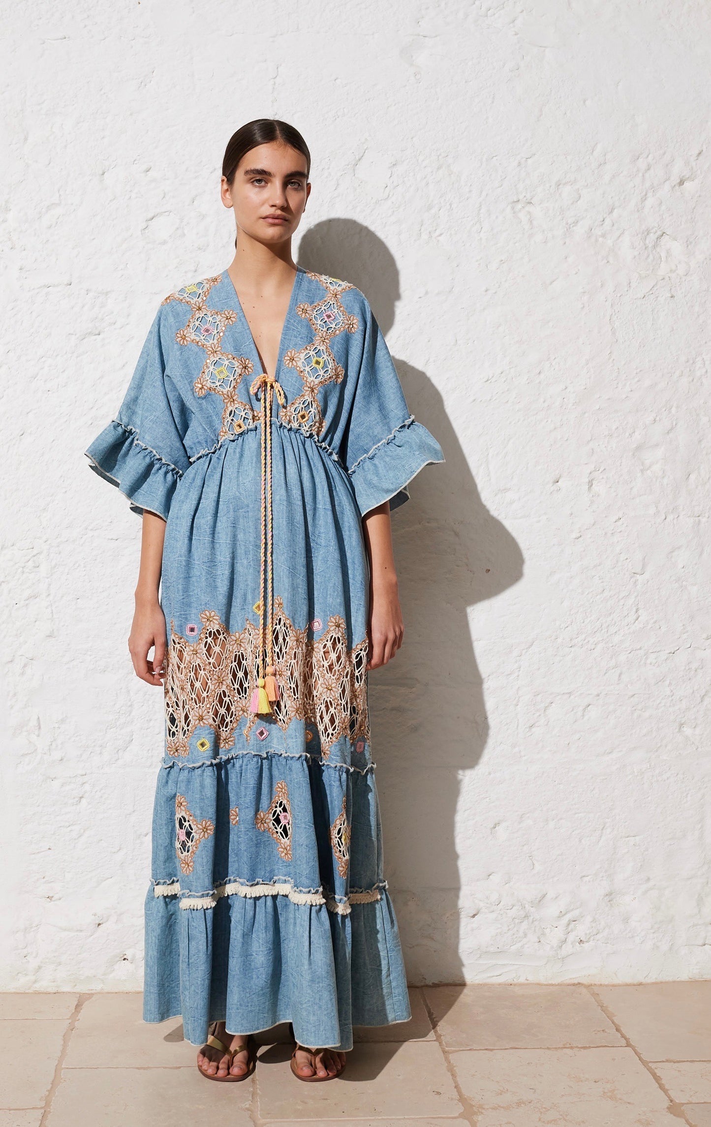 Maxikleid im Boho-Stil mit farbenfroher Stickerei und Quasten-Details - Kleid