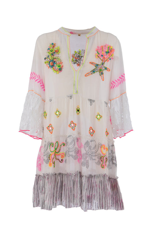 Kurzes Tunika-Kleid mit Stickereien und Spitze in Weiß - Kleid
