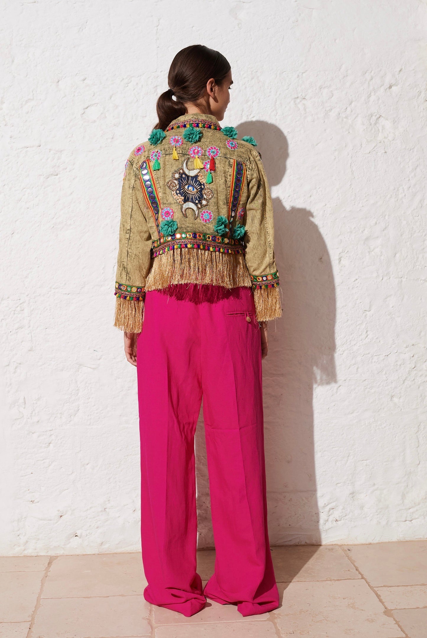 Boho Jeansjacke im Ethno-Style mit bunten Applikationen, Fransen und Stickereien